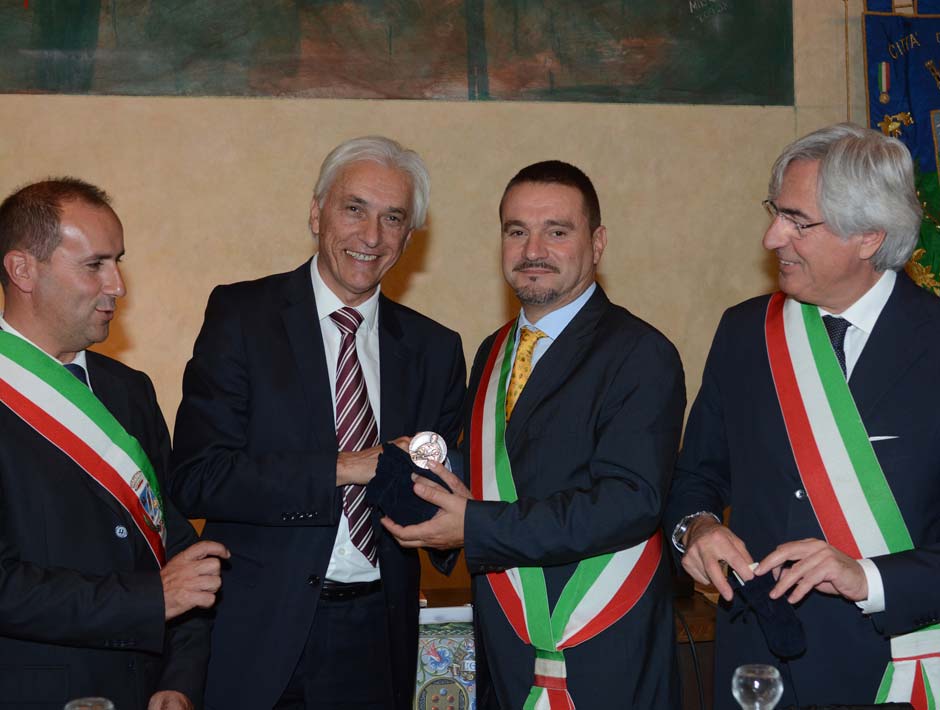 Da sinistra: Maurizio Verona, Riccardo Tarabella, il sindaco di Seravezza Ettore Neri, Umberto Buratti (©Emma Leonardi)