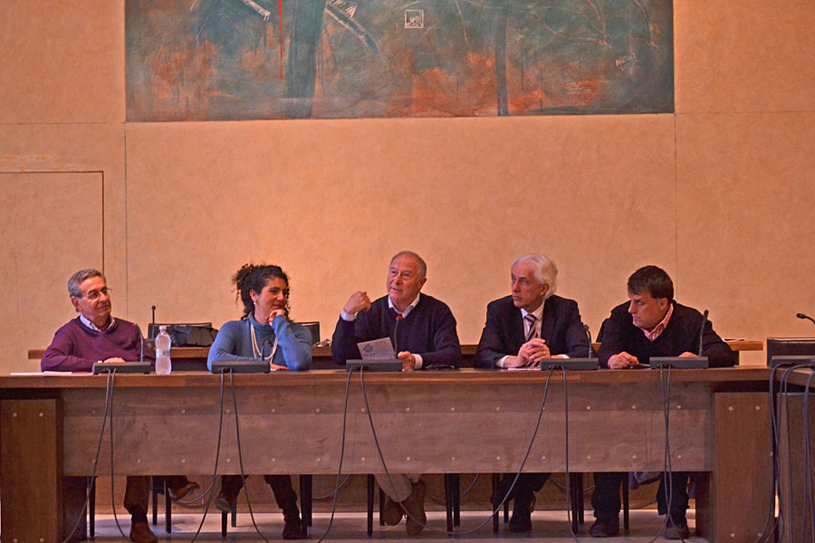 Alcuni momenti della conferenza stampa svoltasi a Pietrasanta sabato 5 aprile 2014 per la presentazione dell'asta di opere d'arte di 60 artisti.
