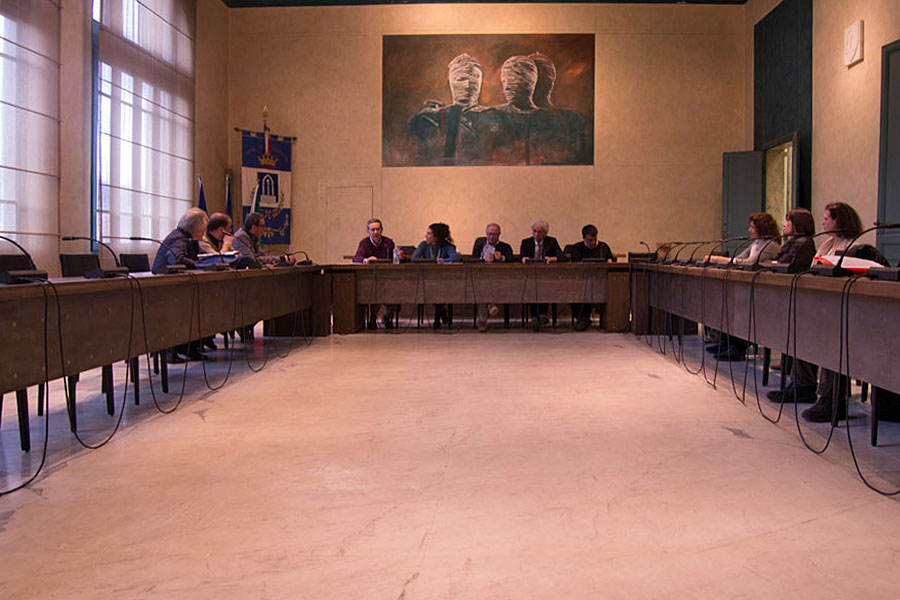 Alcuni momenti della conferenza stampa svoltasi a Pietrasanta sabato 5 aprile 2014 per la presentazione dell'asta di opere d'arte di 60 artisti.