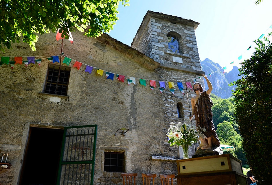 Alta Versilia: chiese nel bosco