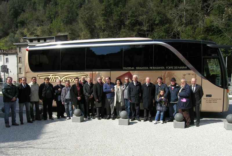 Foto di gruppo in piazza Europa a Pontestazzemese (©Stefano Roni)