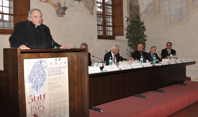 Monsignor Giuseppe Napolitano, vicario foraneo della Versilia, durante il suo intervento (©Emma Leonardi)