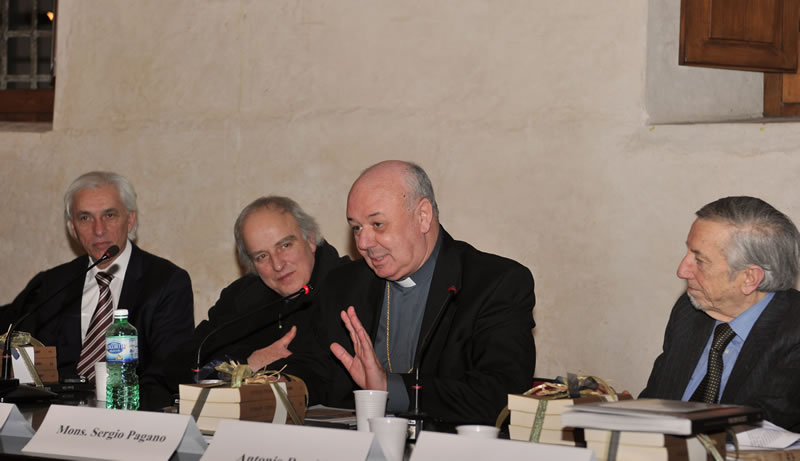 Il Prefetto dell'Archivio Segreto Vaticano, mons. Sergio Pagano, parla sul tema “I documenti vaticani di Papa Leone X” (©Emma Leonardi)