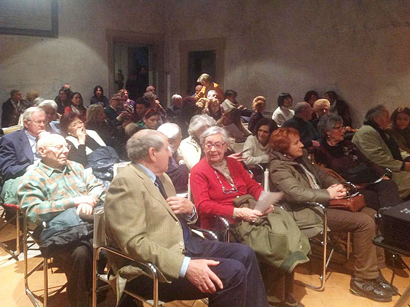 Il pubblico presente nella sala Cosimo I al piano nobile di Palazzo Mediceo (©Michela Corsini)