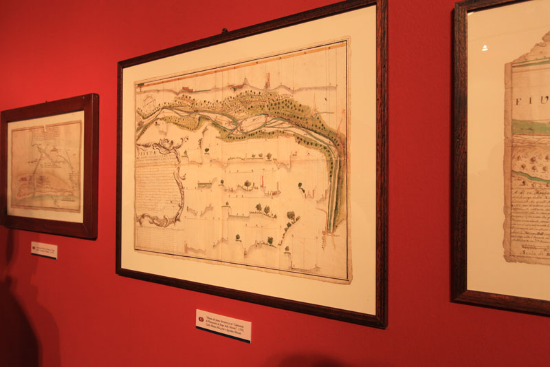 Alcuni momenti dell'inaugurazione della mostra “Imago Versiliae. 1513-2013. Tesori d'archivio. Manoscritti e mappe del Capitanato dall'Archivio Storico Comunale di Pietrasanta” nel Chiostro di Sant'Agostino a Pietrasanta. (©Matteo Varisco)