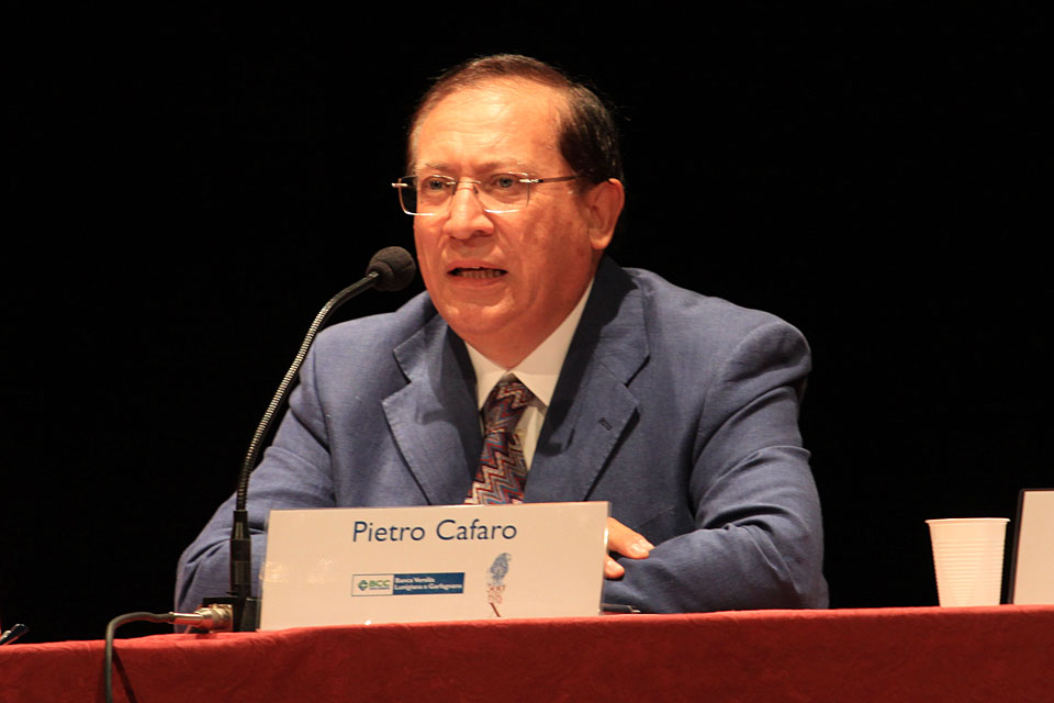 Il Prof. Pietro Cafaro (Università Cattolica di Milano), coordinatore del convegno “Papa Leone X e l'usura: i mercanti banchieri in età medicea” (©Matteo Varisco)