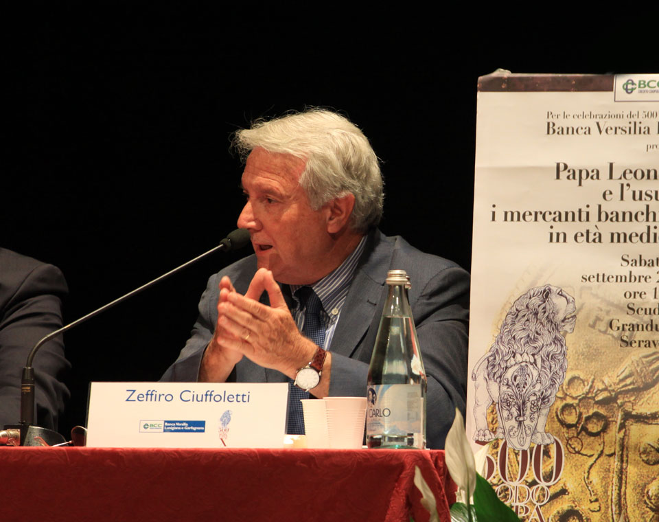 Il Prof. Zeffiro Ciuffoletti (Università di Firenze), durante il suo intervento intitolato “Leone X - I mercanti banchieri e il tema dell'usura” (©Matteo Varisco)