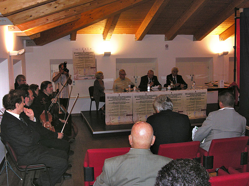 Un momento della presentazione della “Pianta corografica del Capitanato di Pietrasanta” di Carlo Maria Mazzoni alla Società di Mutuo Soccorso di Forte dei Marmi il 28 settembre 2013