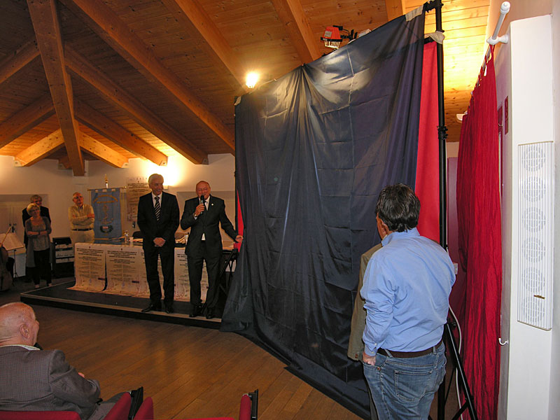 Un momento della presentazione della “Pianta corografica del Capitanato di Pietrasanta” di Carlo Maria Mazzoni alla Società di Mutuo Soccorso di Forte dei Marmi il 28 settembre 2013