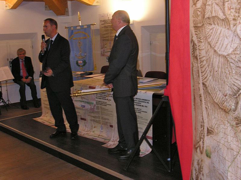 Un momento della presentazione della “Pianta corografica del Capitanato di Pietrasanta” di Carlo Maria Mazzoni alla Società di Mutuo Soccorso di Forte dei Marmi il 28 settembre 2013