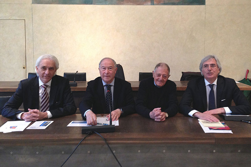 La conferenza stampa di presentazione della mostra “Versilia Sognata” a Pietrasanta. Da sinisra: Riccardo Tarabella, Domenico Lombardi, Marcello Polacci e Umberto Buratti