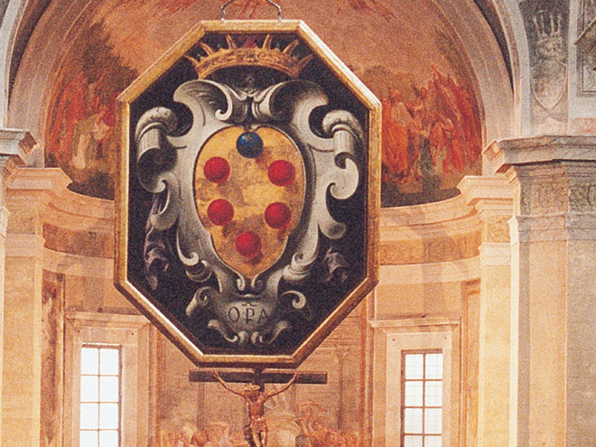 Stemma mediceo nel Duomo di San Martino a Pietrasanta